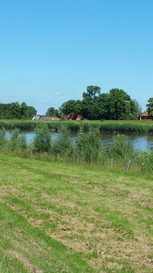 Am Kanal Neuhaus an der Oste Luaran gambar