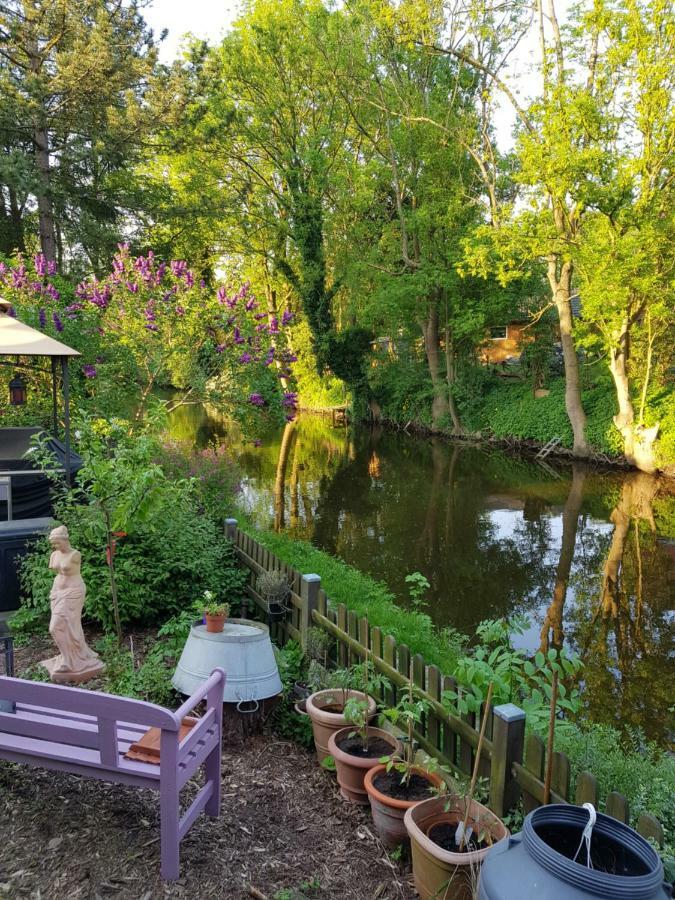 Am Kanal Neuhaus an der Oste Luaran gambar